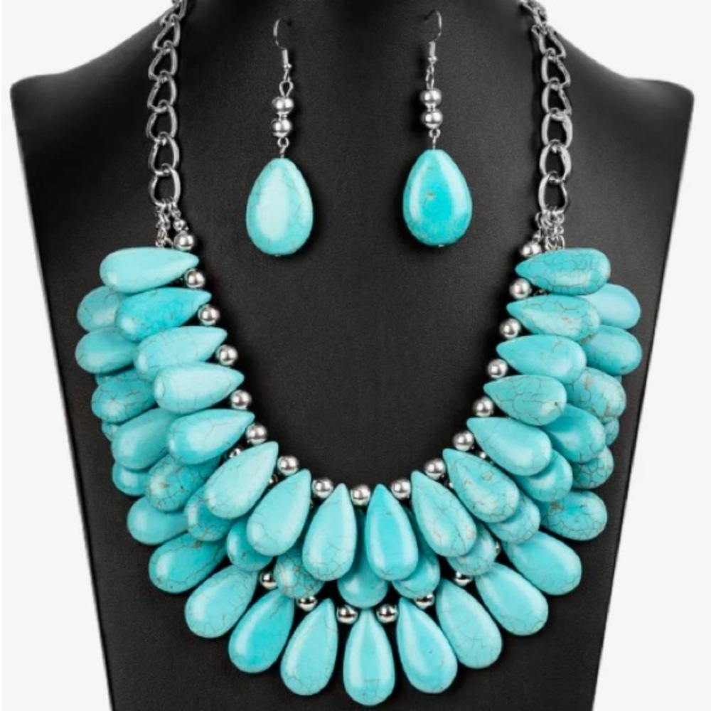 +*SOLD*+
Zi Collection “Amy” Vintage Necklace Set